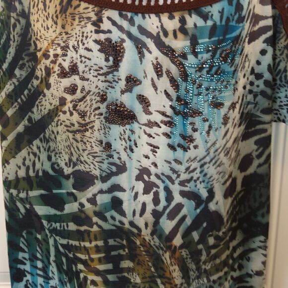 New directions crocheted neckline and shoulder top - Picture 4 of 11